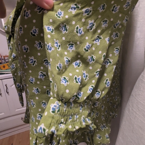 REFORMATION Sloane Top in Green w Mixed Floral and Polka Dot Bouquet XS - Picture 3 of 9